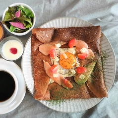スモークサーモンとクリームチーズのガレット
