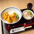 料理メニュー写真 〈生醤油うどん〉おろし鶏天生醤油/選べる一品(温・冷)【並】