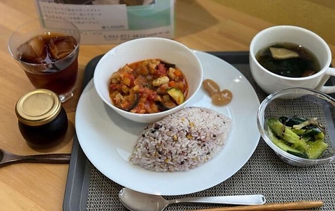 農家さんから直接購入させていただいている無農薬野菜を盛り込んだメニュー♪