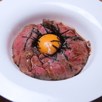 自慢のローストビーフは、じっくり低温で丁寧に火入れしております！肉のうまみが口いっぱいに広がる