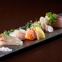 新鮮な鮮魚もございます!おすすめは、お造り5種盛♪