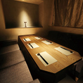 プライベートなシーンに◎妖艶で和モダンな空間にある6名様用のソファ個室を8部屋ご用意しています。