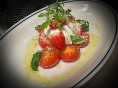 海老名尾上農園さんのトマトと旬のフルーツのカプレーゼ