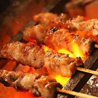 備長炭で焼き上げたジューシーな焼き鳥をお値打ち価格で