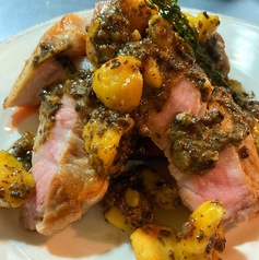 越後もち豚ロースのロースト 蕗のとうとオリーブのソース