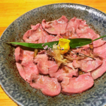 十勝をはじめとした北海道産牛の各部位を低温調理で肉刺しにしてご提供◎お肉の旨みが詰まった逸品♪