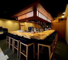 この字型のカウンターテーブル