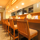 当店では、従業員の頻繁な手洗い、多数の人が触れる箇所の消毒などさまざまな感染症対策を行っております。換気設備も設置しており、定期的に換気も行っておりますので、安心してご来店ください。テーブル同士の間隔も広めにとってありますので、ほかのお客様を気にすることなく、集中してお食事をお楽しみいただけます。