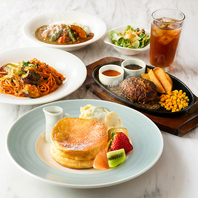 パスタやカレーステーキなど食事も充実