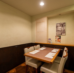 2名様からOKの小個室、10名様までご利用可能な大個室完備!プライベート空間でリラックスしながらお食事をお愉しみいただけます。