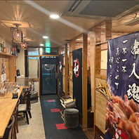 落ち着いたカウンター席を用意してます。