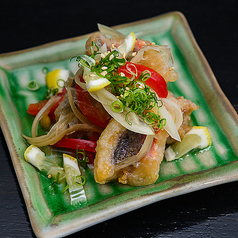 爽やかな酸味が魅力的なグルクン南蛮漬け