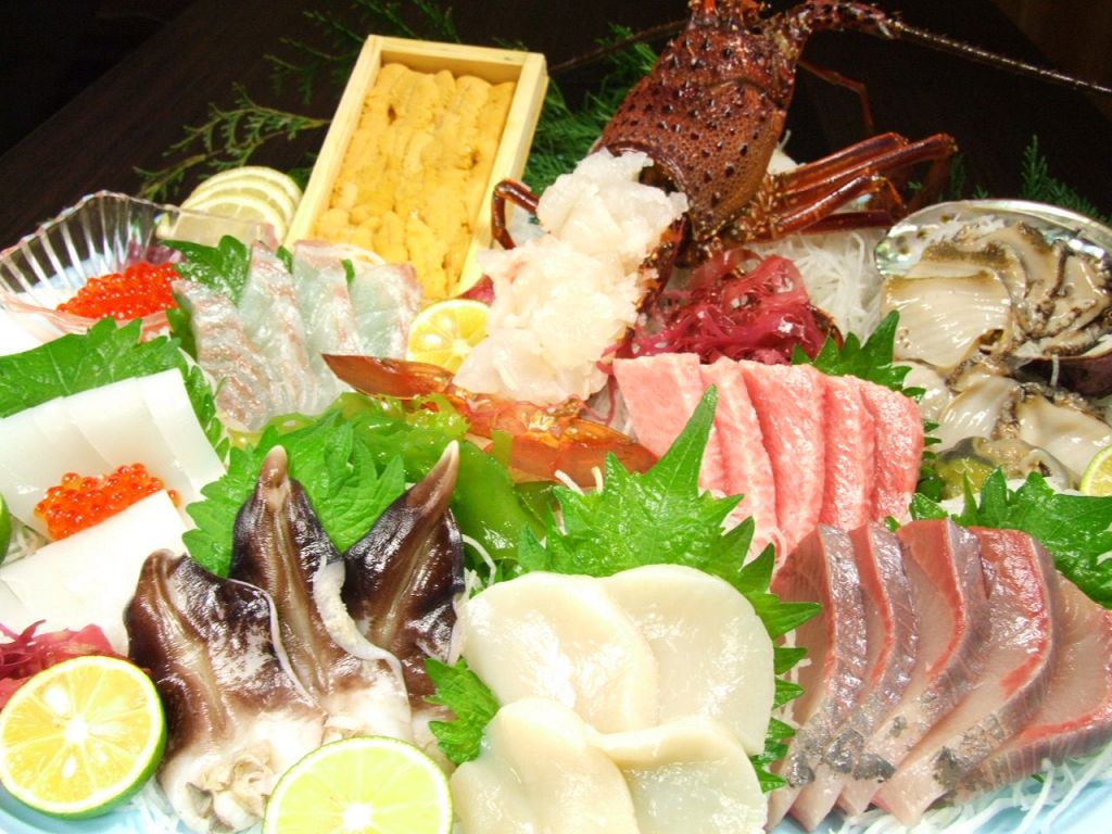 豪華！お造り盛り合わせ。この魚料理をわざわざ遠方から食べに来る方も…