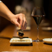 30種以上の厳選ワインと串かつとの極上マリアージュ