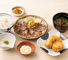 チキン南蛮と牛たん麦とろろ定食