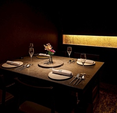 デザイナーによる落ち着いたシックな空間