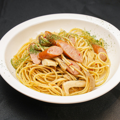 たっぷりきのことソーセージのペペロンチーノ