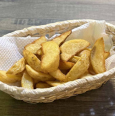 JR高円寺駅南口より徒歩146mです 。南口を降りてすぐに見える当店は、初めての方でも迷うことなくお越しいただけます。お仕事終わりやお買い物後のお食事にお立ち寄りください。