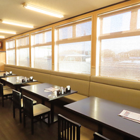 ゆったりと寛げる店内は居心地抜群◎