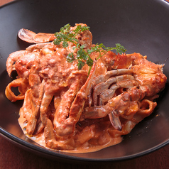 旨味が際立つ魅惑の一皿！【渡りガニのフェットチーネ】の写真