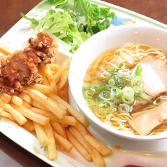 お子様セット　ポテトと唐揚げとドリンクバー付ラーメンセット/カレーセット