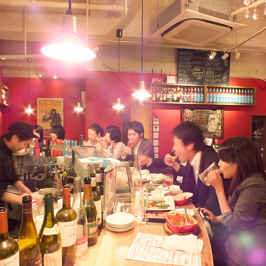 活気あふれる店内が魅力★駅近おしゃれ酒場で本格イタリアンに舌鼓