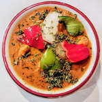 カレーは甘口から辛口まで30種以上！おすすめは「日替わりカレー」毎日違う味わいをお楽しみください