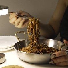 食事もデザートも楽しめる大人のための一軒。の写真