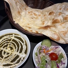 ナンとチキンほうれん草マサラ