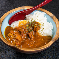 飲んだ後の〆にもオススメな「特製カレー」もご用意！
