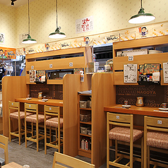お一人様でのご利用やデートに最適なカウンター席を5席ご用意しております。お仕事帰りのチョイ飲みや気兼ねないお食事などマイペースに過ごしたい夜にぴったりです。心を込めた美味しいお料理とともに上質なプライベートタイムをお過ごしください。