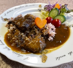 黒毛和牛を赤ワインで煮込んだ贅沢カレー