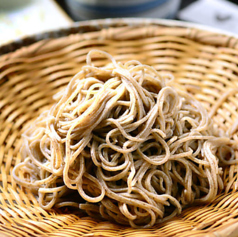 蕎麦殻と一緒に挽く｢挽きぐるみ｣製法