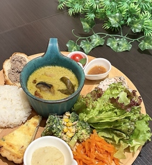 エバグリ”ナイト”御膳 ~グリーンカレー~/~マンマの自家製ハンバーグ~