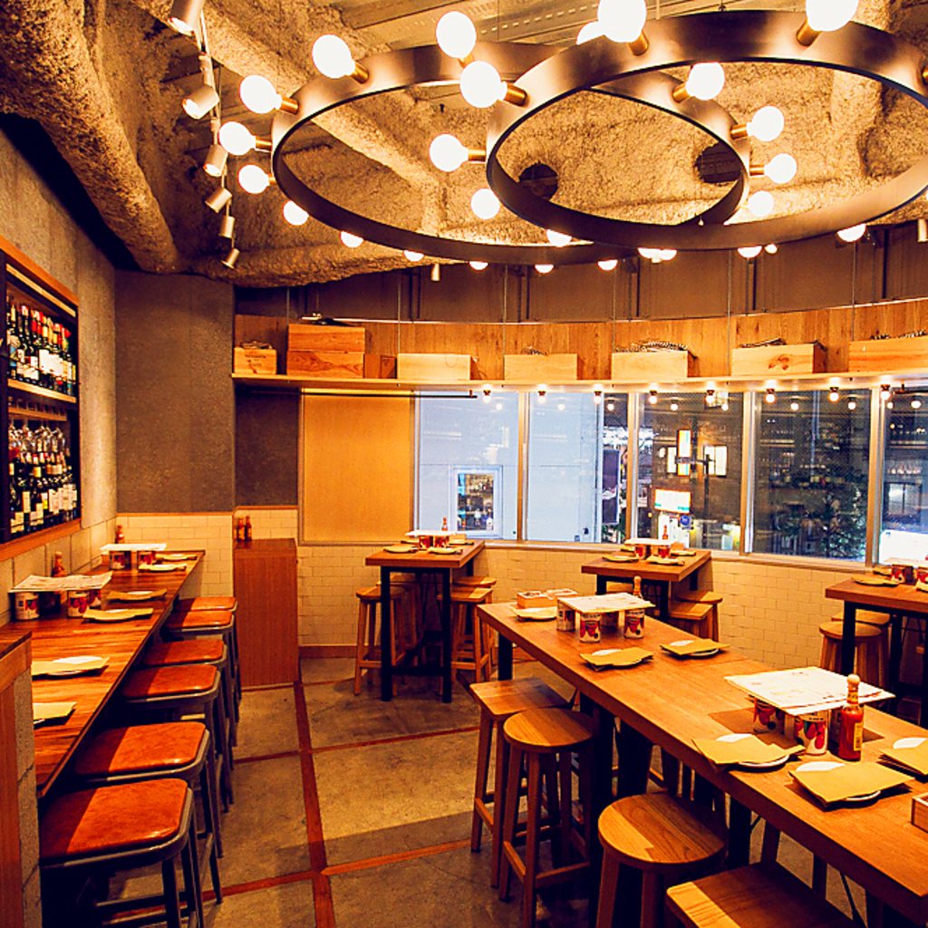 美味しい食事と楽しいお酒を友人と語らいながら…貸切もOKです★