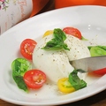料理メニュー写真&nbsp;トマトとモッツァレラのカプレーゼ