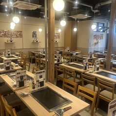 6名様でご利用いただけるテーブル席◎お食事会や少人数での飲み会にも◎！お子様連れやご家族のお客様にも安心してご利用いただけます！