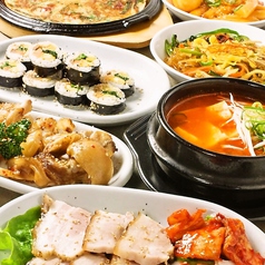 チヂミやサムゲタン、スンドゥブなどの韓国料理の写真