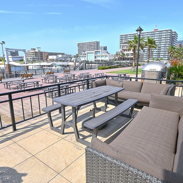 PIER-01 ピアゼロワン 千葉みなと店 シーフードレストランの雰囲気1