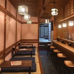 ゆったり寛げる座敷席はご家族や友人との飲み会にも最適です!自宅にいるようなリラックス感の中で熱々の料理をお楽しみいただけます♪