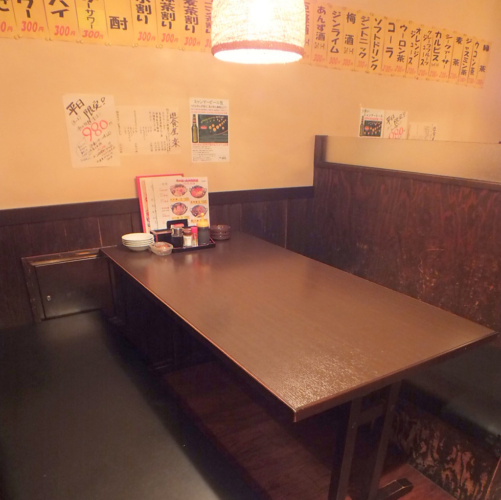 4～6名様席のテーブルはソファーとなっており、居心地の良い空間。いつもの仲間とふらりとどうぞ♪