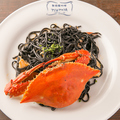 料理メニュー写真 渡り蟹と自家製手打ちイカスミ麺のパスタ　M