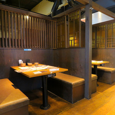 清潔感ある明るい雰囲気の店内♪仕切りがあるのでプライベート感覚でくつろげます