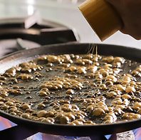 自慢のパエリア！海の幸を堪能◎