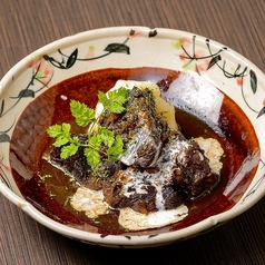 国産牛ほほ肉の赤ワイン煮をマッシュポテトと一緒に