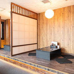 宴会コース梅は、鰻重や白焼き、うざく肝など全8品が5280円(税込)とリーズナブルな価格で楽しめます。うなぎ料理に合うレモンサワーや生ビール、ソフトドリンクなど、ドリンクメニューも豊富に揃えており、貸切も事前にご相談いただけましたら対応できますので、特別なイベントなどにご利用ください。