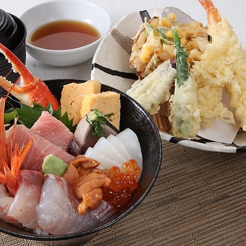 美味しい創作料理やすしをお楽しみ頂ける他、ご宴会・法事・慶事のご予約も承ります。