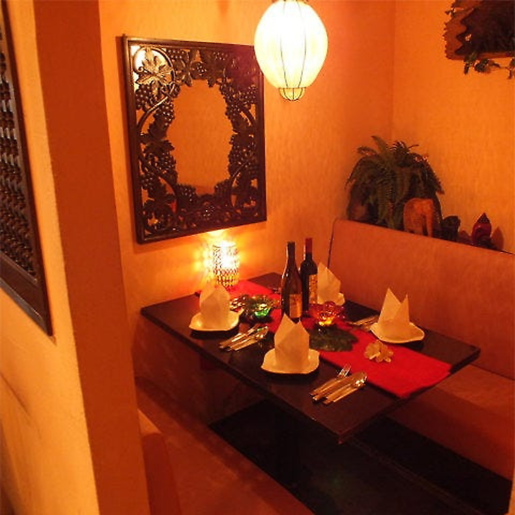 記念日や誕生日のお祝いに最適！2～5名様で周囲を気にせずゆったりと会話を楽しめる半個室テーブル席