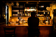 落ち着いた空間で至福の一杯を