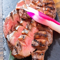 当店の自家製牛タンは48時間の熟成にて完成する。手間暇かけた牛タン